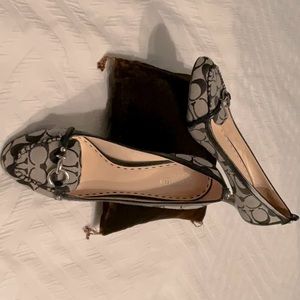 Coach pumps